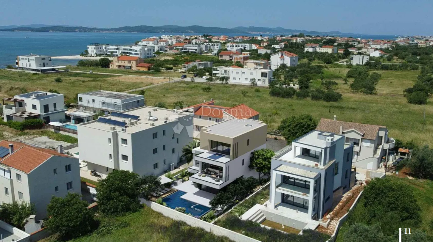luksuzna villa s bazenom i pogledom na more - slika 11