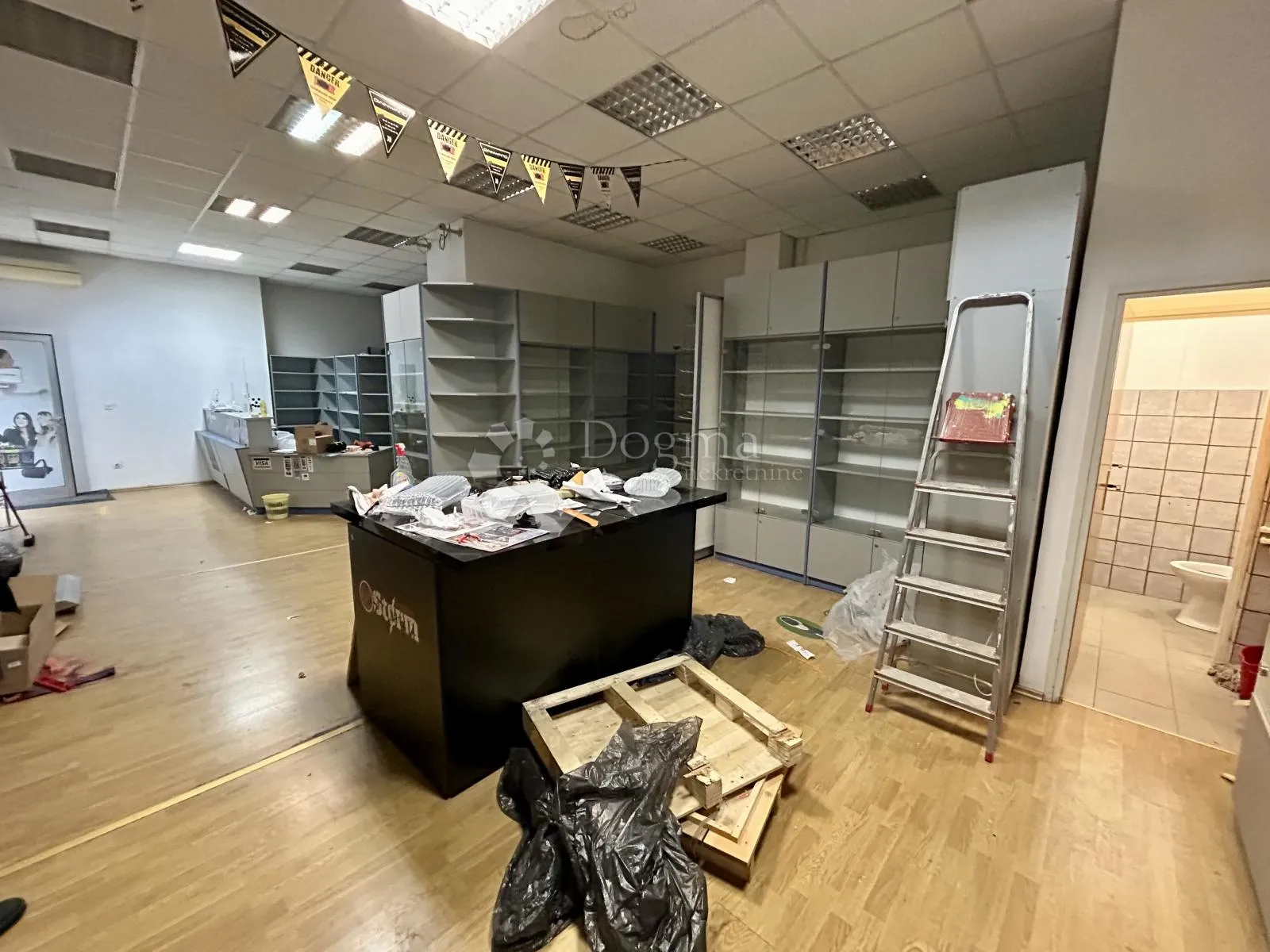 prostor za vaš posao na odličnoj lokaciji - slika 9