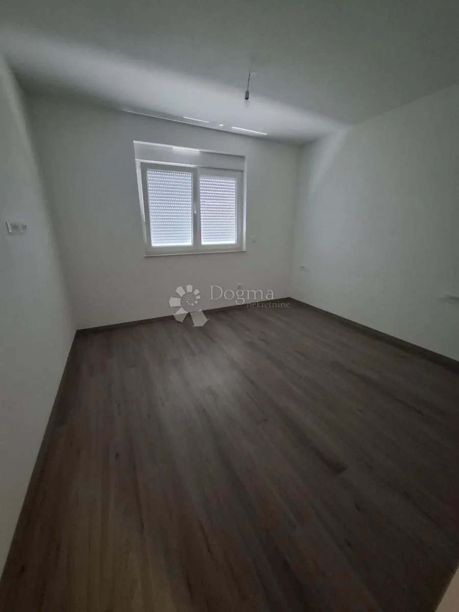 moderna vila sa bazenom - slika 12