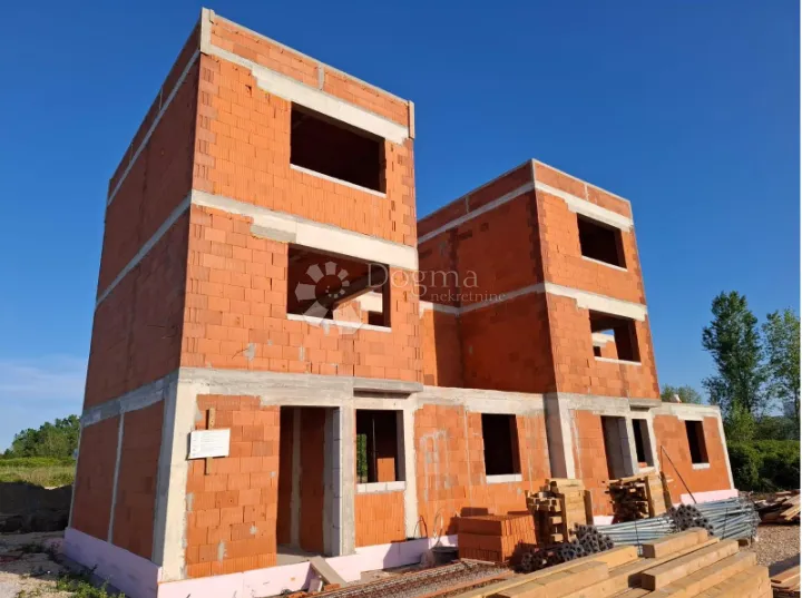 novogradnja vrsi – dvoetažni stan s terasama, 300 m od mora - slika 3