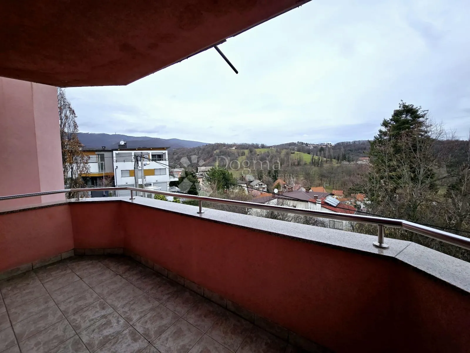 nemetova, stan u zgradi sa bazenom- samo u dogmi - slika 13