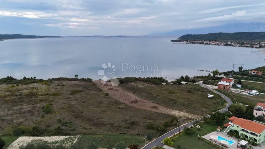 ljubač | 1. red do mora – građevinsko 900 m2 - slika 2