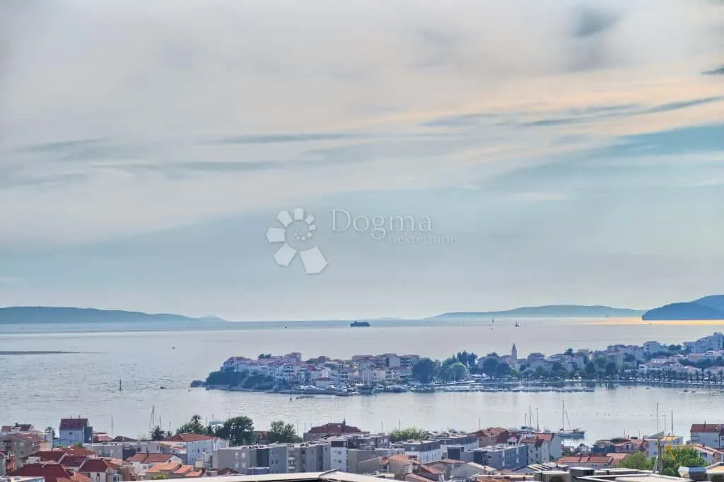 vila s bazenom u strožancu - slika 30