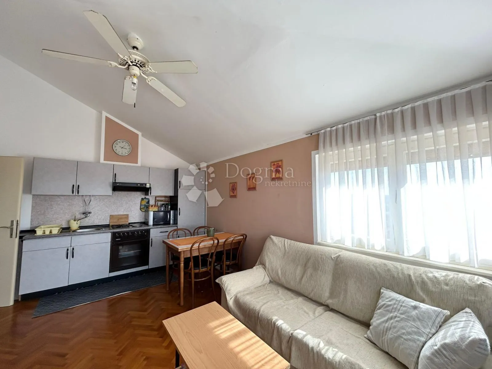 stan 47m2, top lokacija - pogled na more i rovinj - slika 9