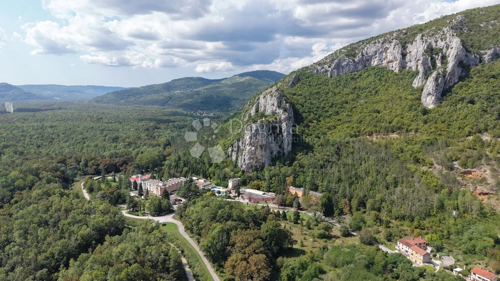 pojoprivredno zemljište 1002 m2, uz rijeku mirnu - slika 4