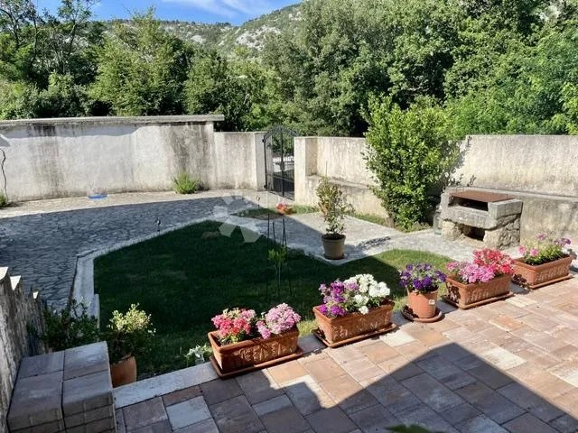 bribir,samostojeća kuća sa dva stana - slika 5