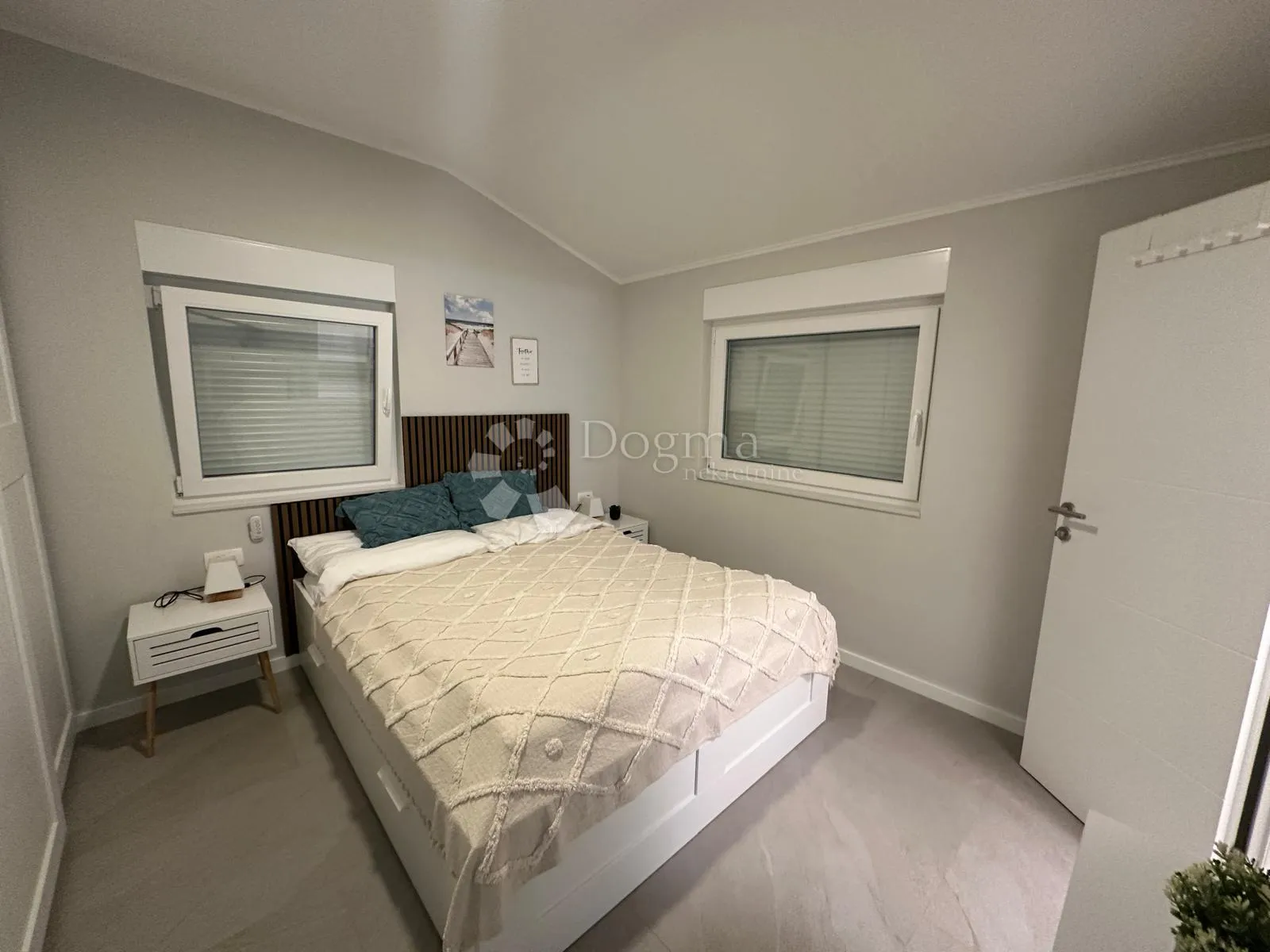 vir prodaje se apartman na atraktivnoj plaži 10 m od mora - slika 17