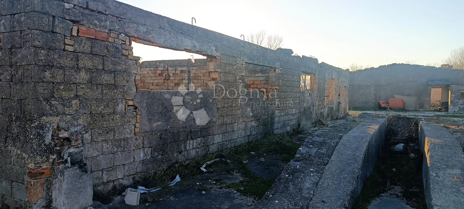 prostrani poslovni kompleks u okolici kršana - slika 4