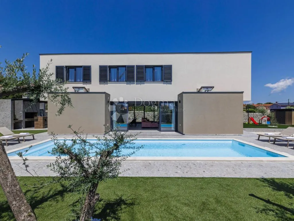 moderna vila s bazenom i solarnim sustavom u okolici loborike, blizu pule - slika 39