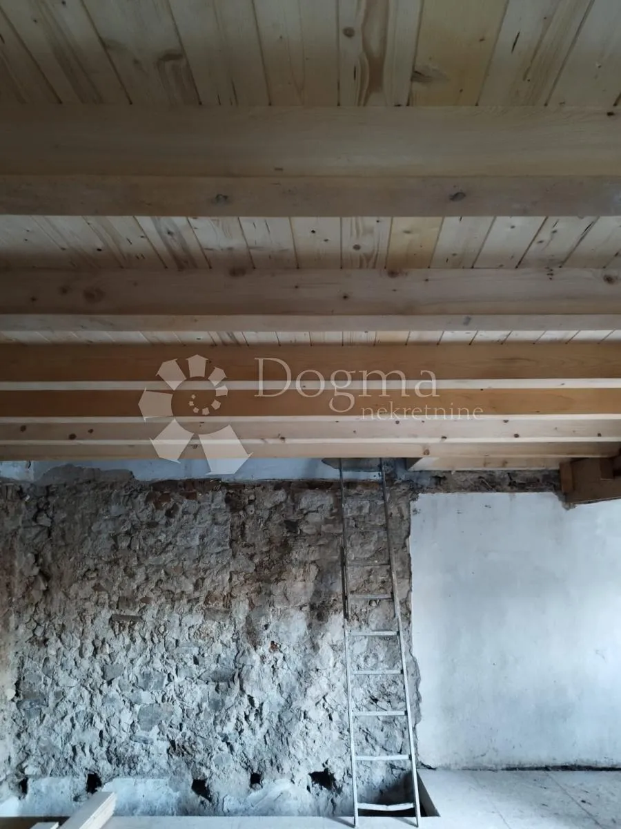 starina u okolici baške - slika 2