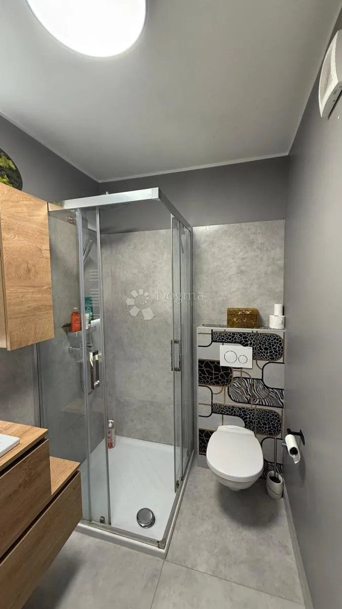moderan renoviran stan - 5 minuta do mora! - slika 22