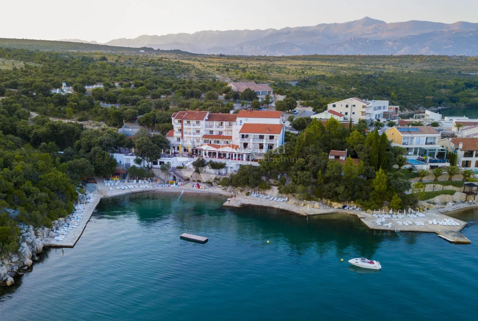 predivan hotel na plaži - slika 2