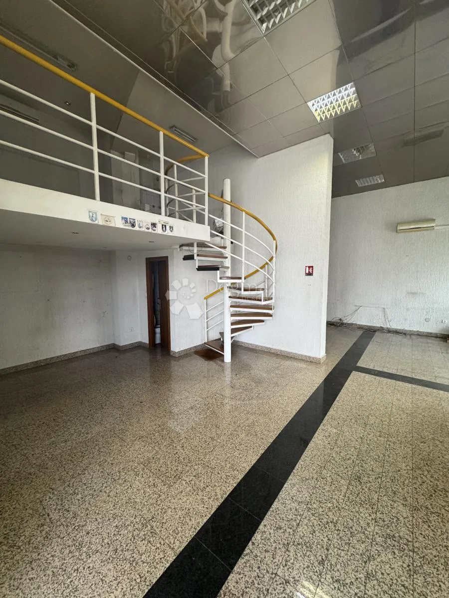 dvoetažni poslovni prostor s podrumom - slika 1