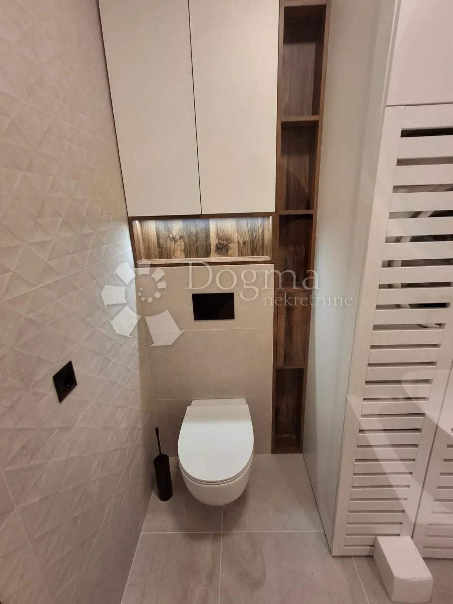 dizajnerski studio apartman u poslovnom centru raba!!! samo kod nas! - slika 24