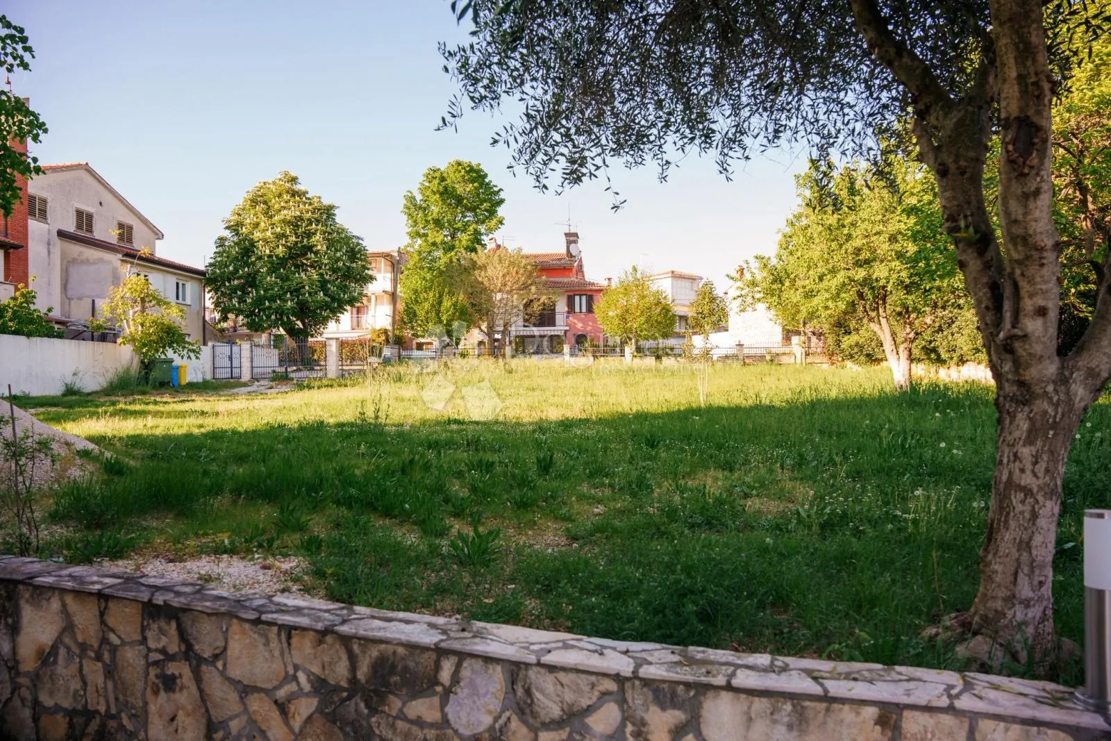 apartmanska kuća na atraktivnoj lokaciji - slika 8