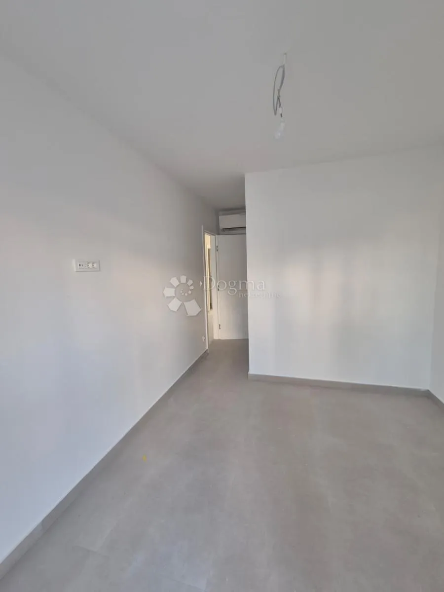novogradnja – moderan stan (s4) s terasama i pogledom na more, manje od 150 m od plaže – okrug gornji - slika 5
