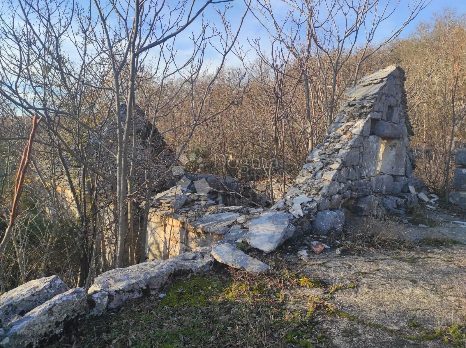 kamene kuće sa 3.500 m² zemljišta – mir, privatnost i blizina splita - slika 13