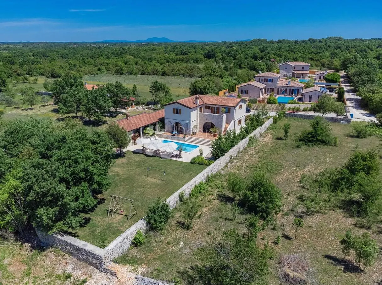 svetvinčenat – kamena vila s bazenom u mirnom naselju! - slika 33