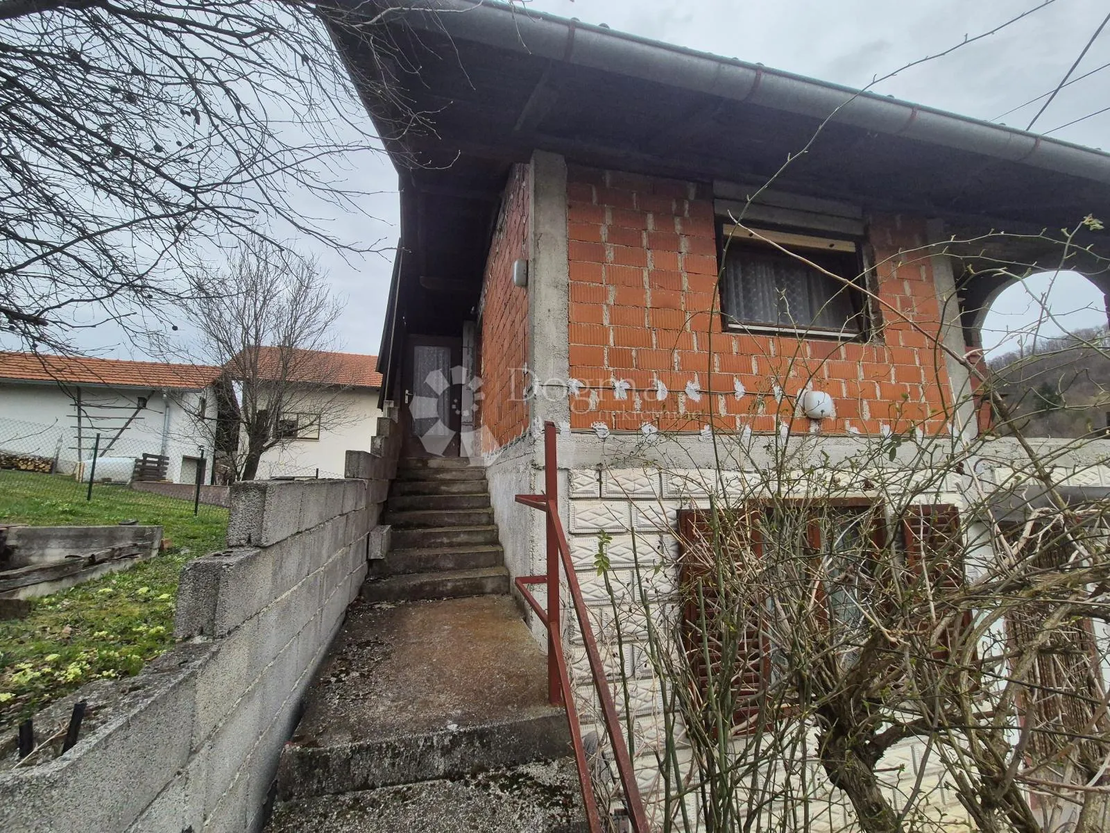 kvalitetna obiteljska kuća nadomak centra desinića - slika 10