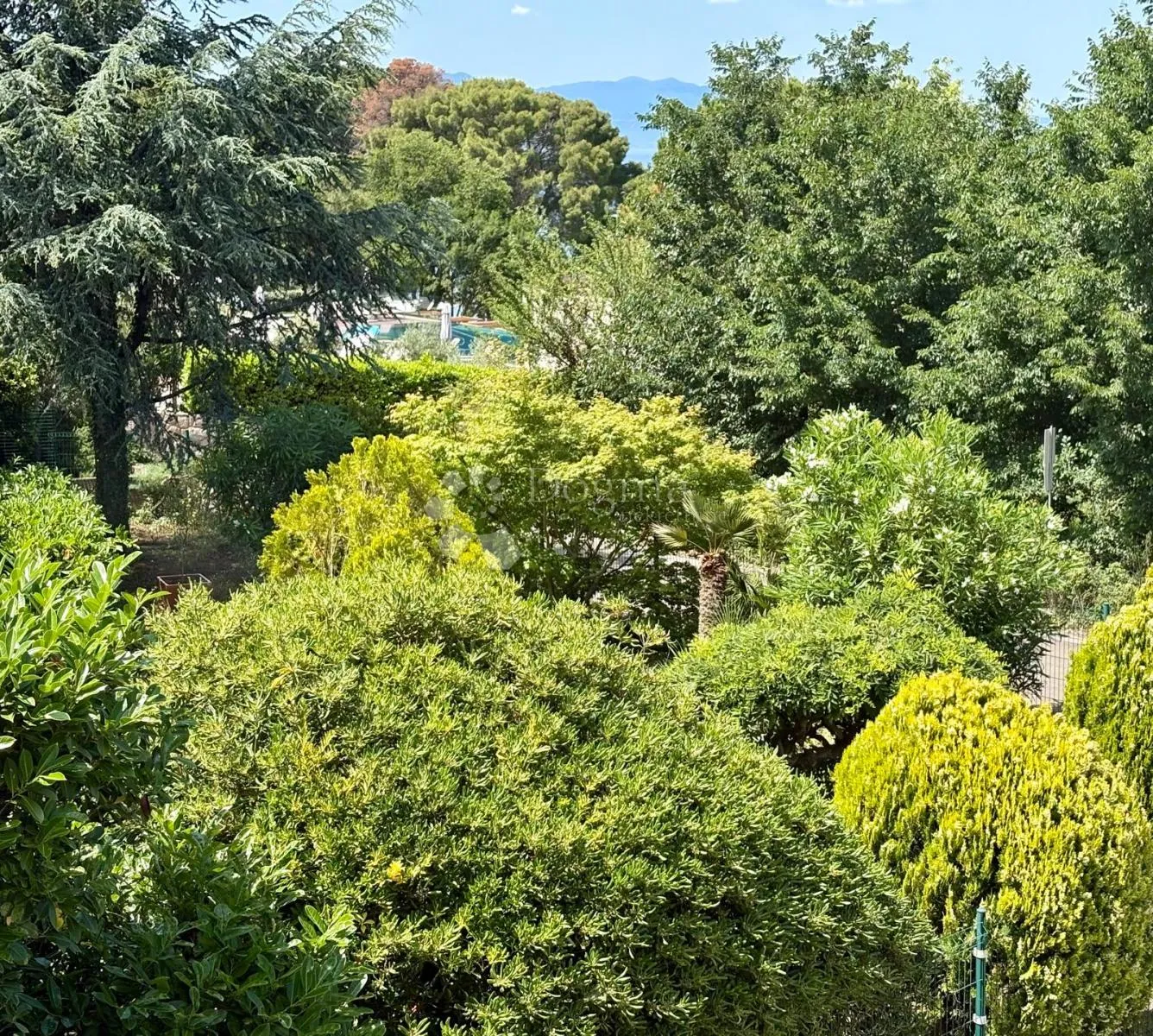 eskluzivan apartman, 70 m od mora sa panoramskim pogledom i vrtom - slika 14