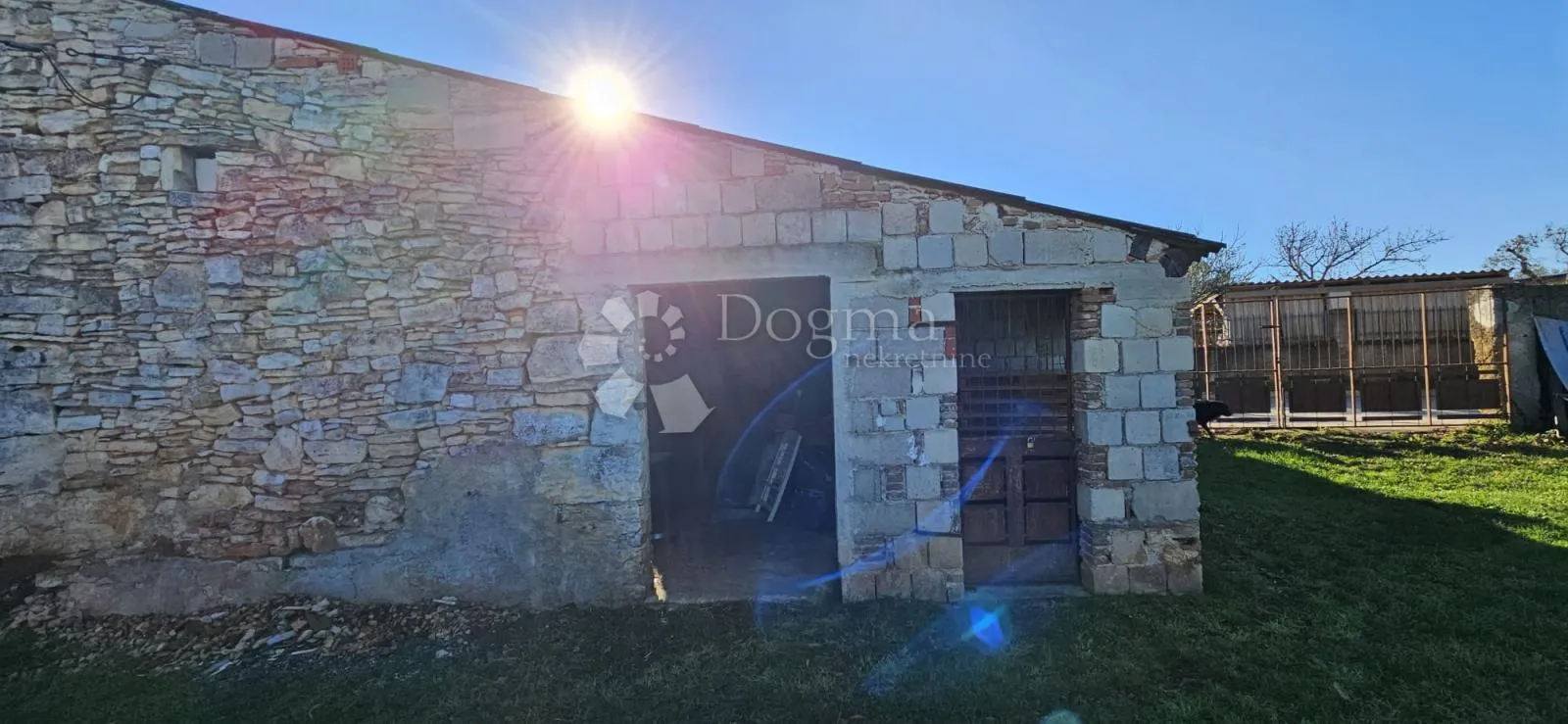 vodnjan - građevinsko zemljište s gospodarskom zgradom - slika 2