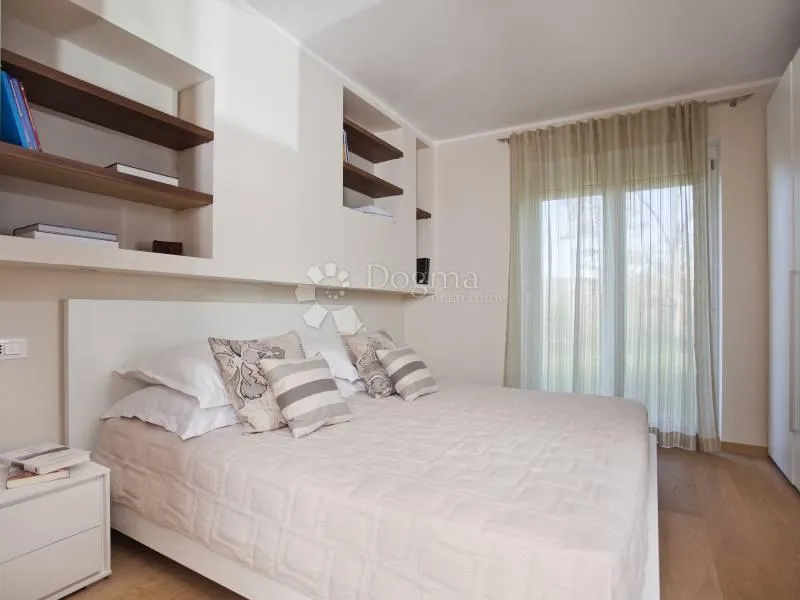 prekrasna villa s bazenom sa prostranom okućnicom od čak 4260m2 - slika 7