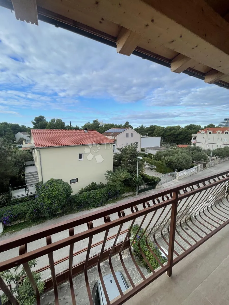 prekrasna kuća vodice - slika 11