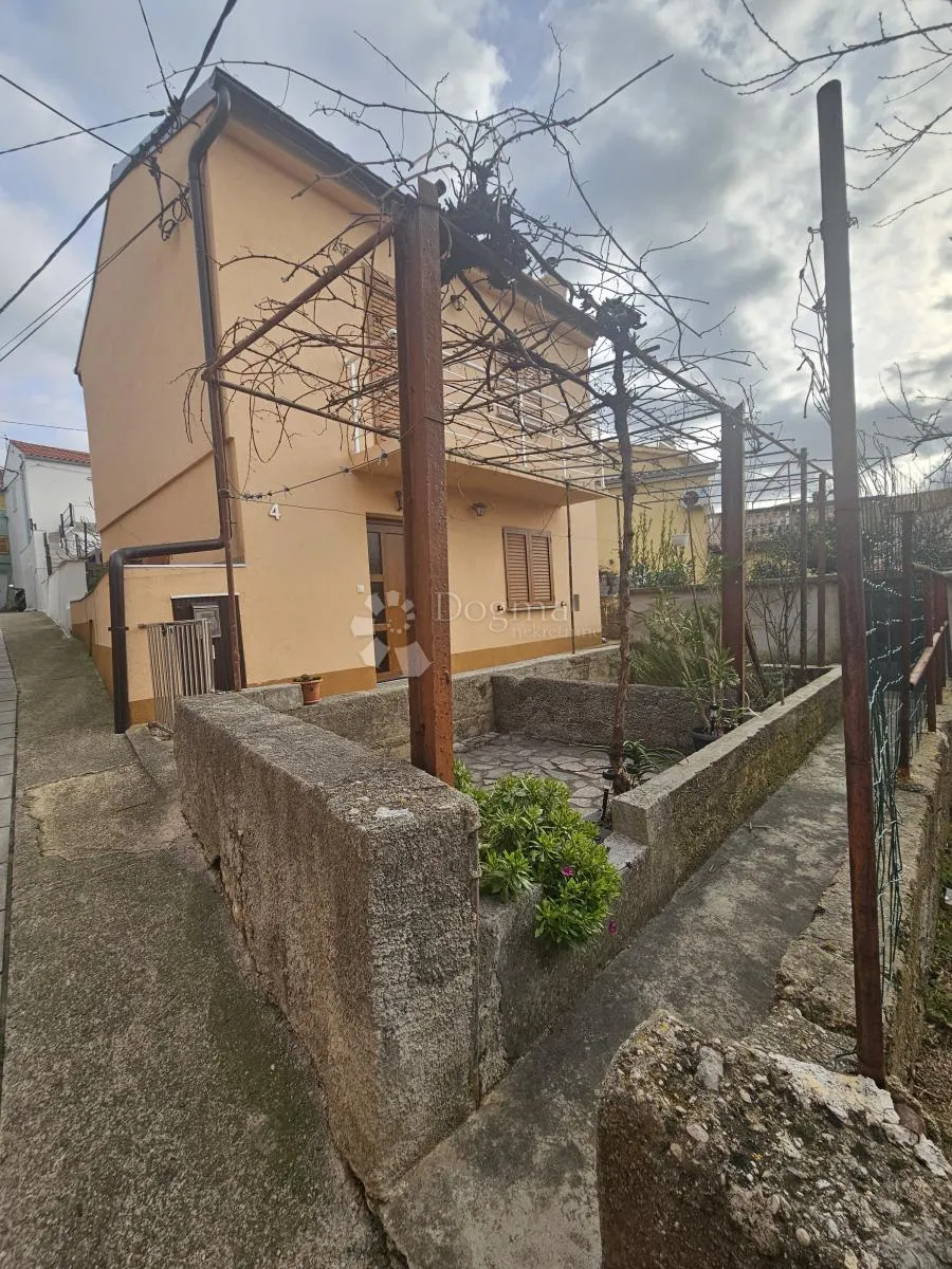 samostojeća kuća u puntu! - slika 5