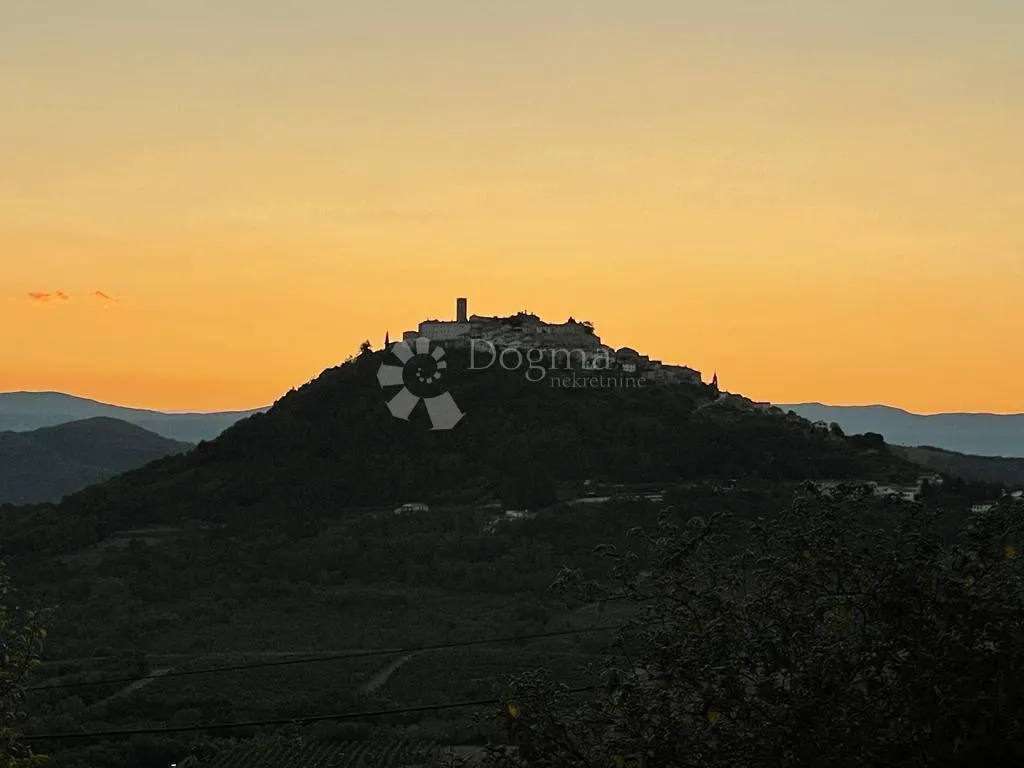 veliko građevinsko zemljište sa projektom - slika 10
