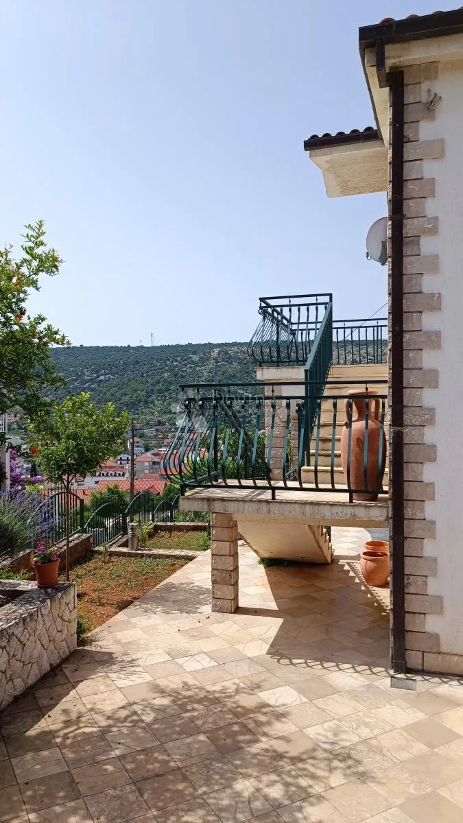 kuća s 4 apartmana - marina - slika 23