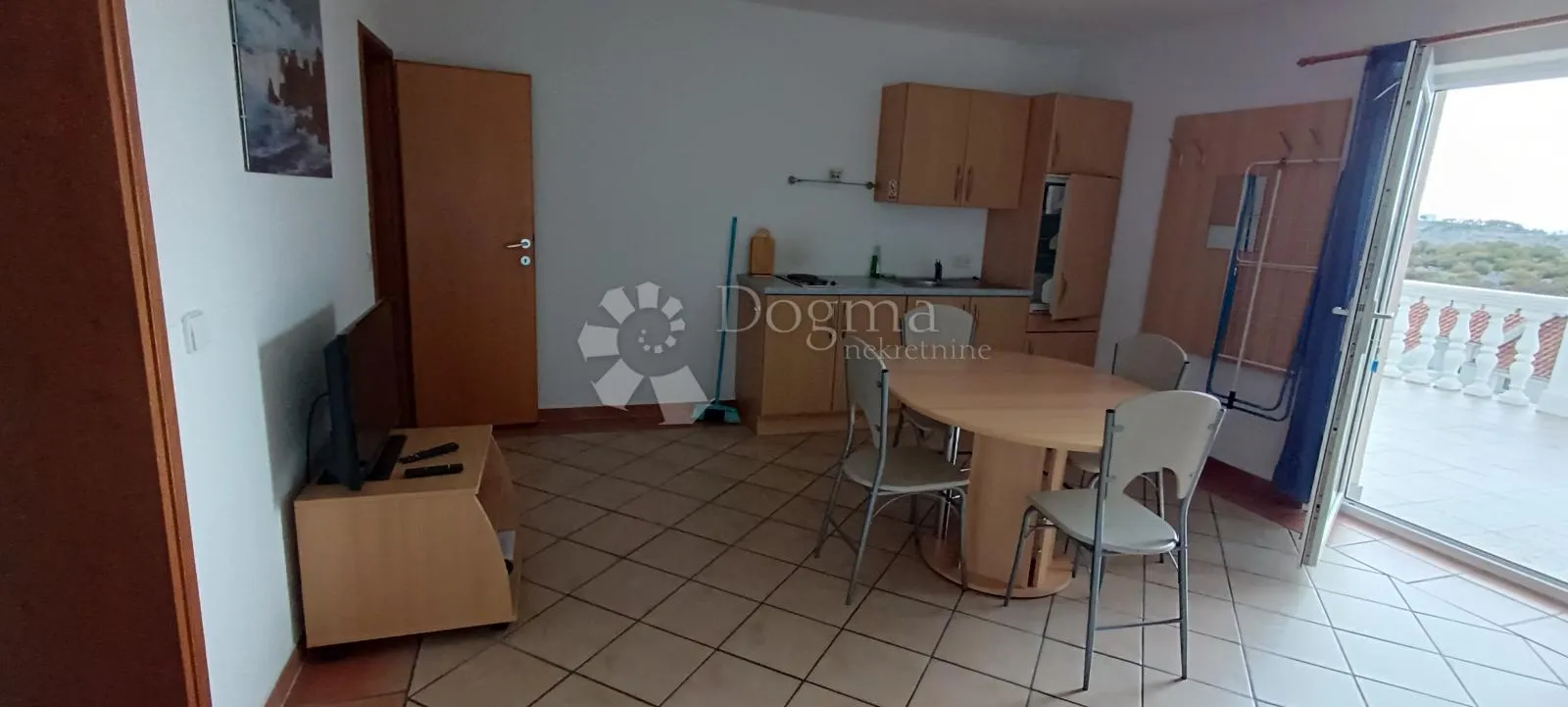 omišalj, kuća sa 9 apartmana - slika 13