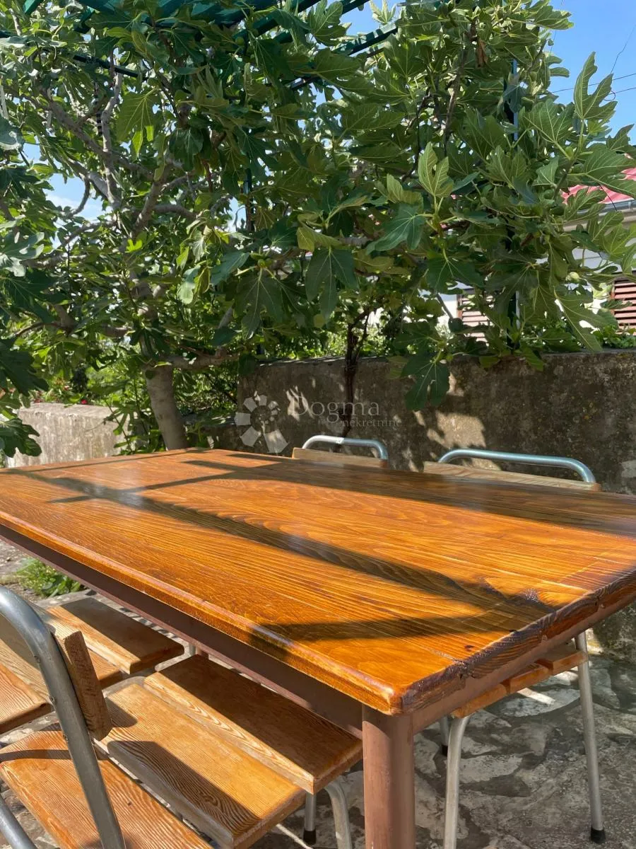 senj, kuća s dva stana i okućnicom. - slika 37
