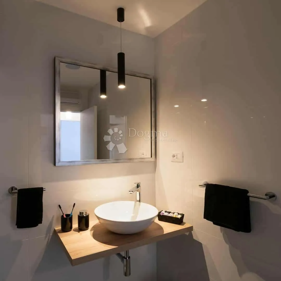 gornja vežica – moderno uređen stan, 2s+db i prekrasni balkon s pogledom na more - slika 9