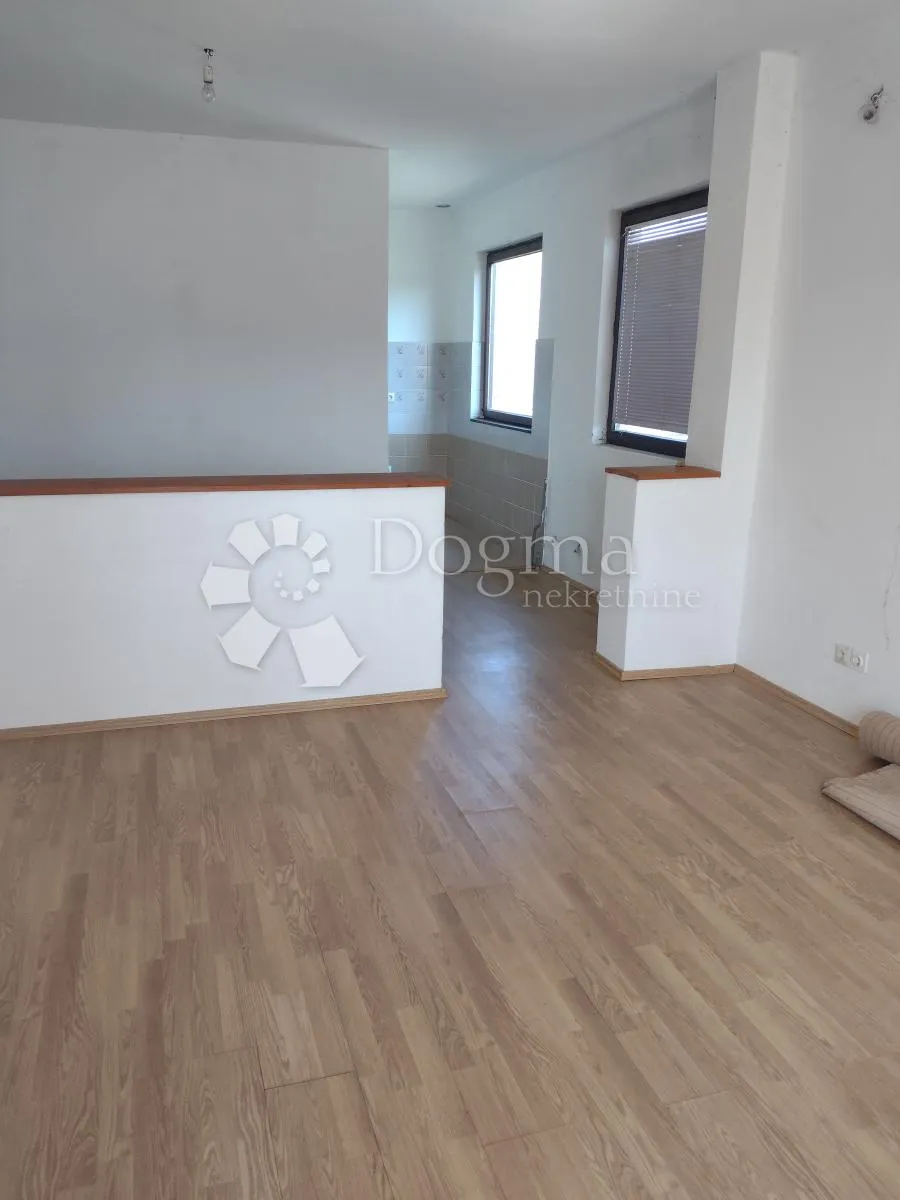 pristupačna kuća po svim parametrima - slika 1