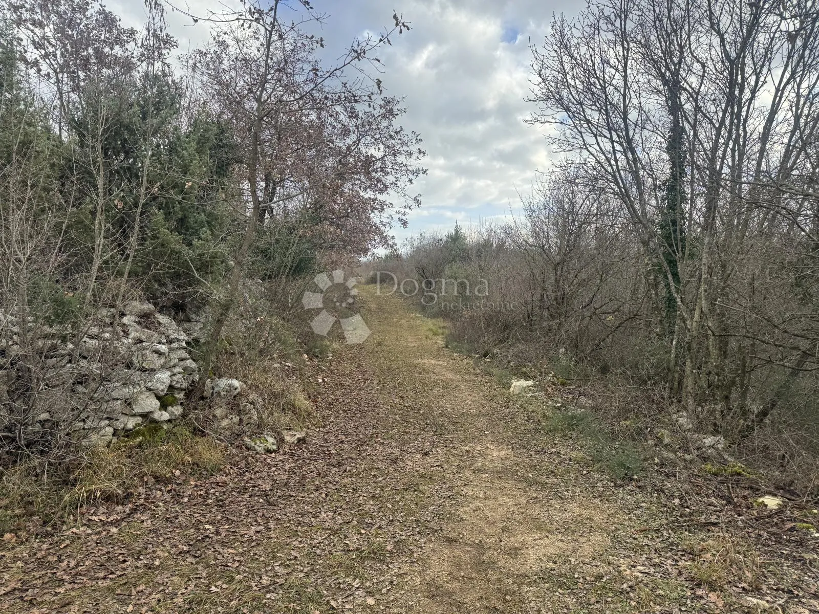 stambeno/ gospodarsko zemljište - slika 10