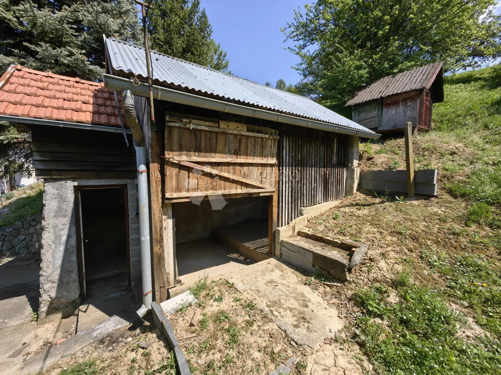 predivna kuća u mirnom dijelu orahovice - slika 13