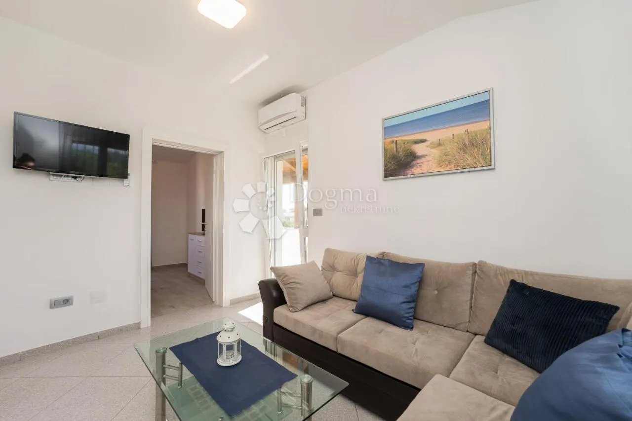 villa 100m od mora - slika 23