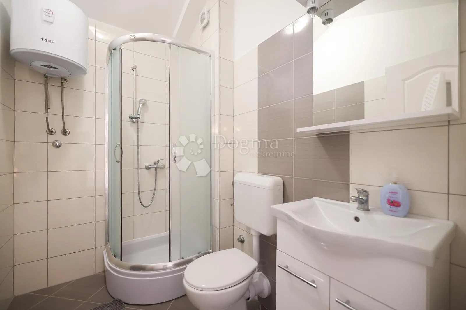 dvoetažni apartman 250 mod mora u zatonu - slika 9