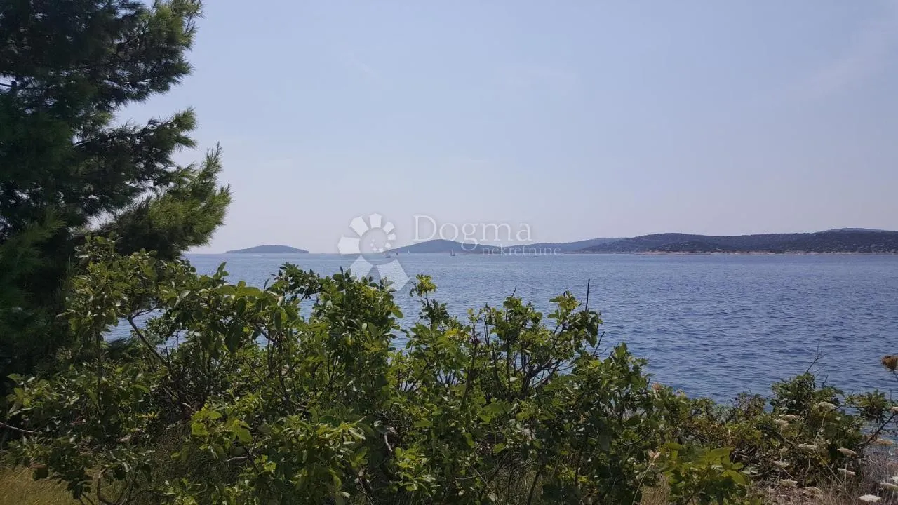 otok prvić - veća kuća nadomak plaže i mora - slika 8