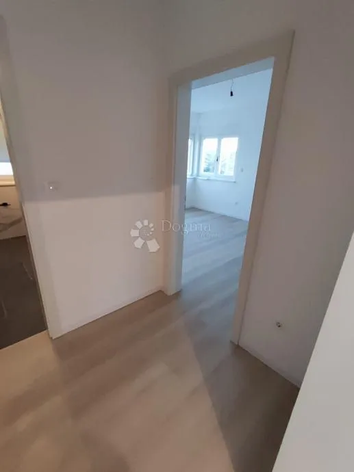 50m od mora!!! stan u novogradnji sa predivnim pogledom - slika 6