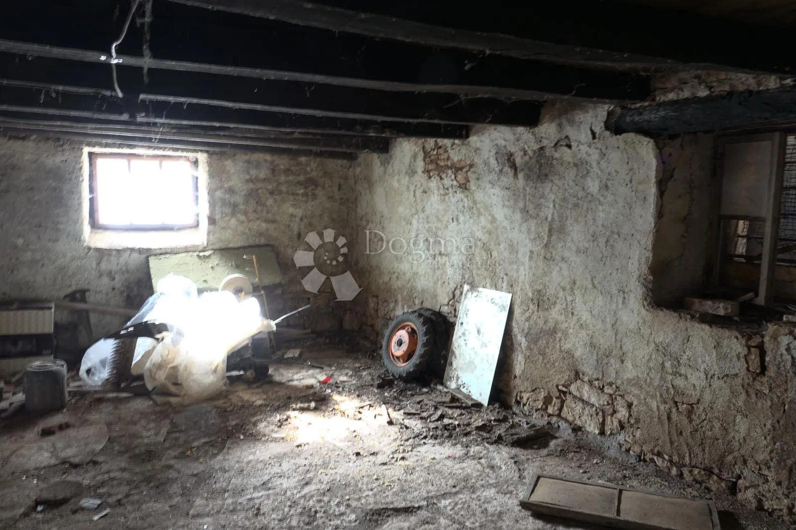 kamena kuća za renovaciju u pilatima - slika 20