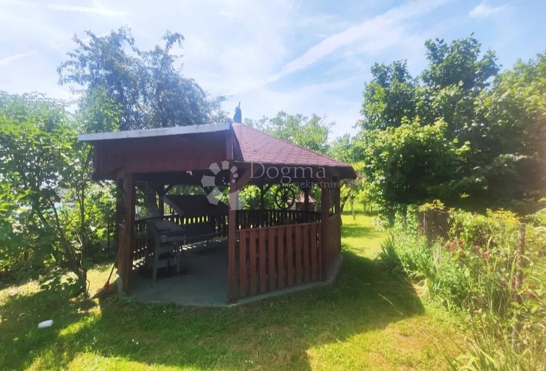 hotel na zlatnoj lokaciji - slika 17