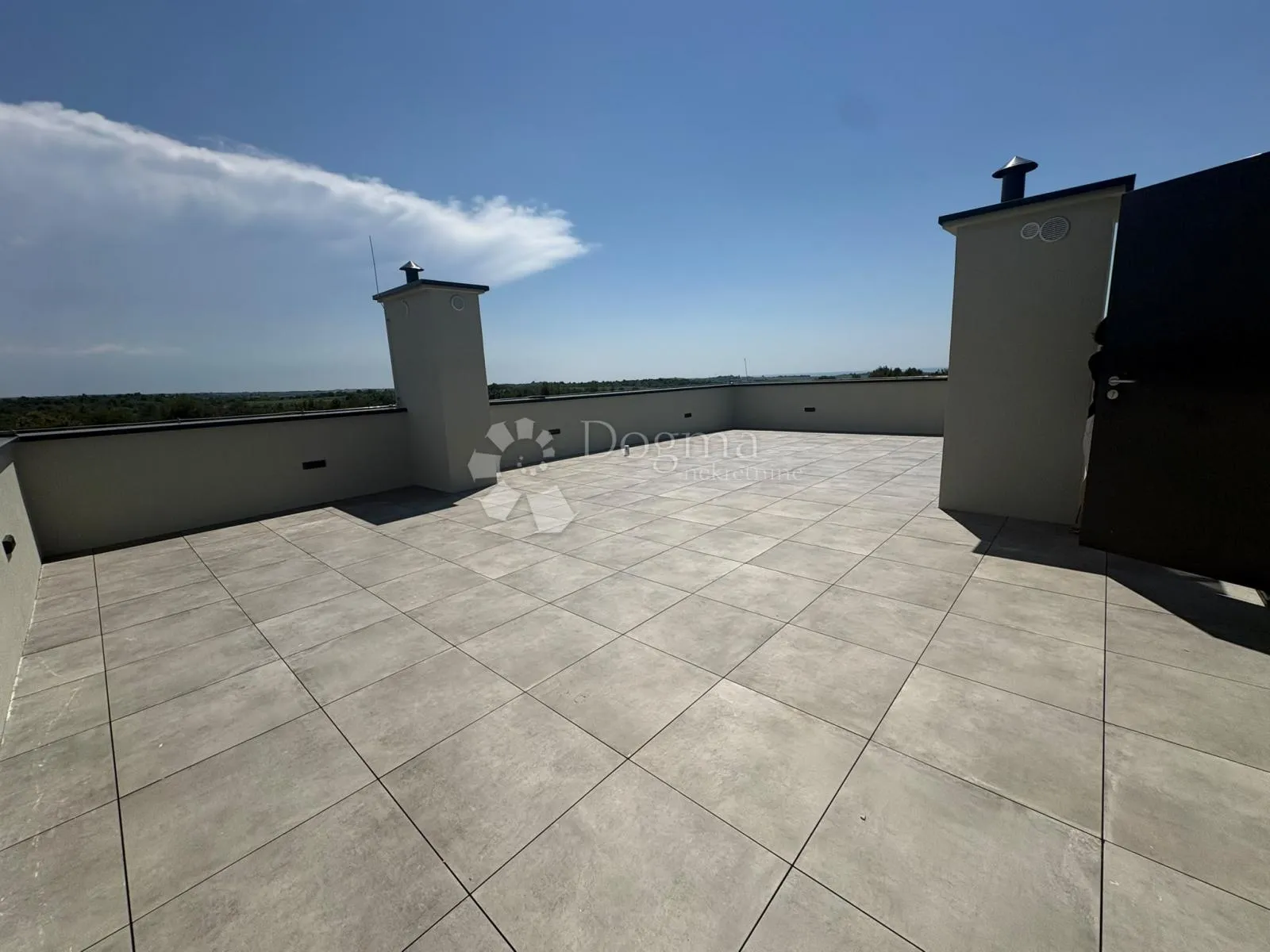 penthouse sa 3ss+db i krovnom terasom 800m od mora - slika 18