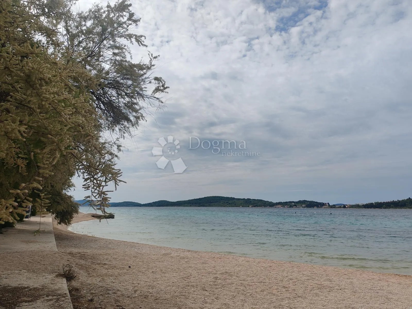 vodice - atraktivan stan u prizemlju - 150 metara od plaže - slika 21