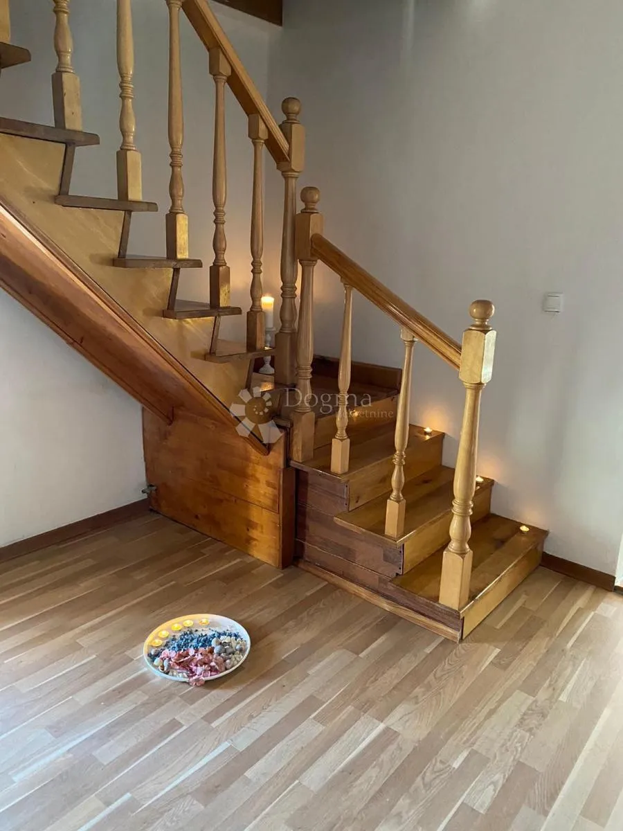 apartmanska kuća na 10-tak km od buzeta! - slika 21