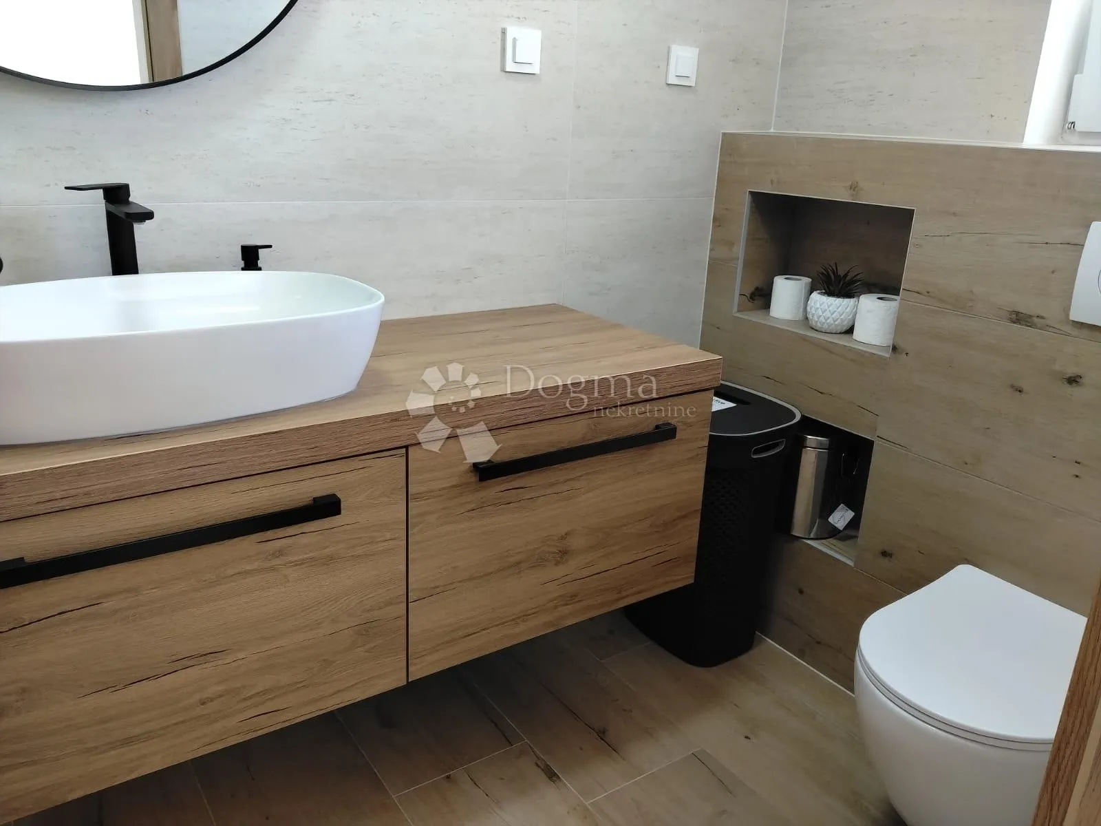 moderna vila s bazenom u žeravi - slika 9