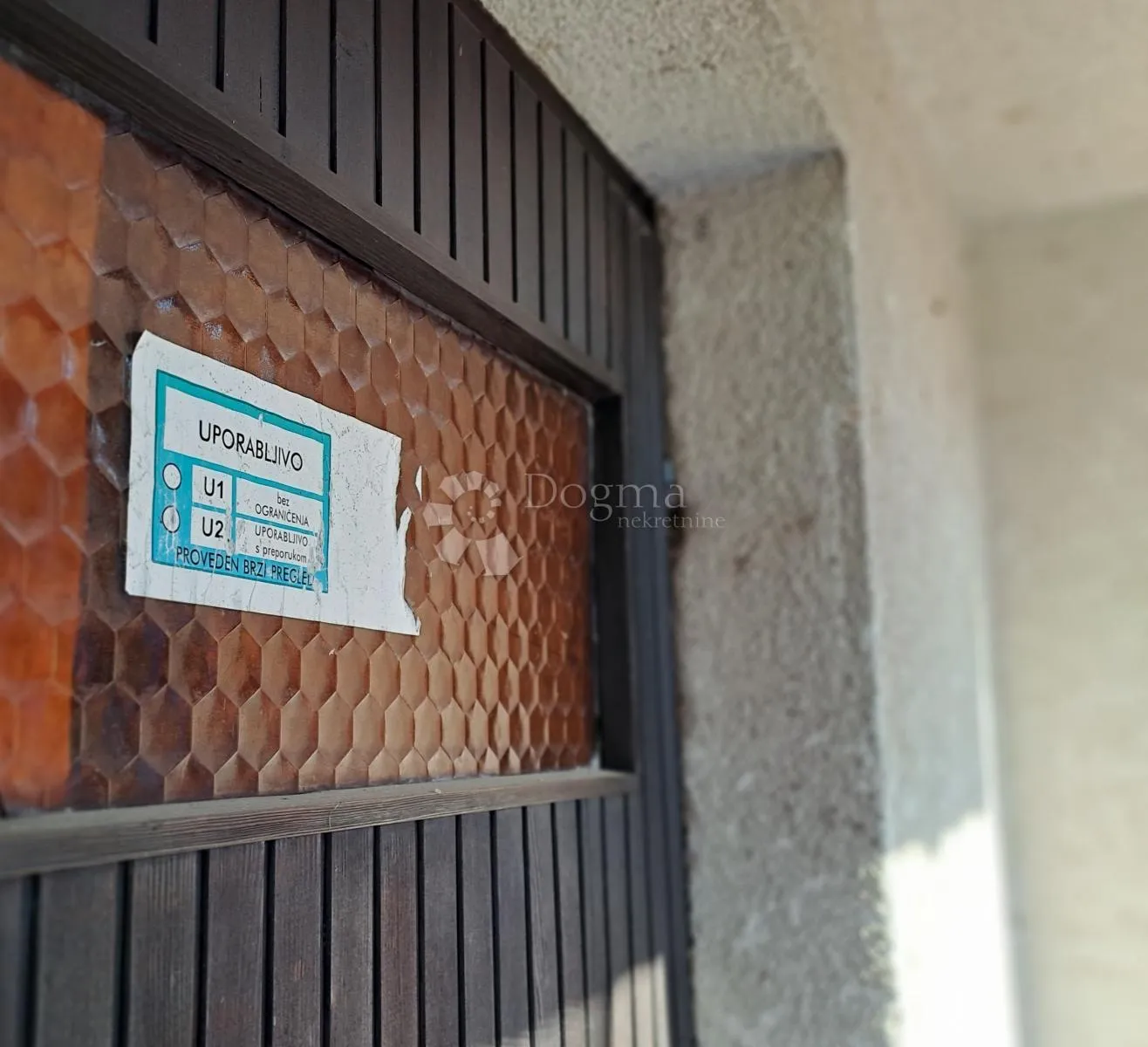 velika kuća na odličnoj lokaciji - slika 4