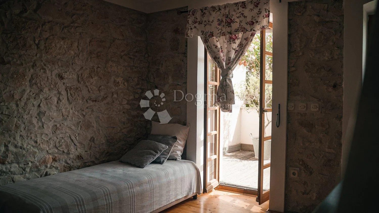 mali lošinj -susak kamena vila sa pogledom na more - slika 2