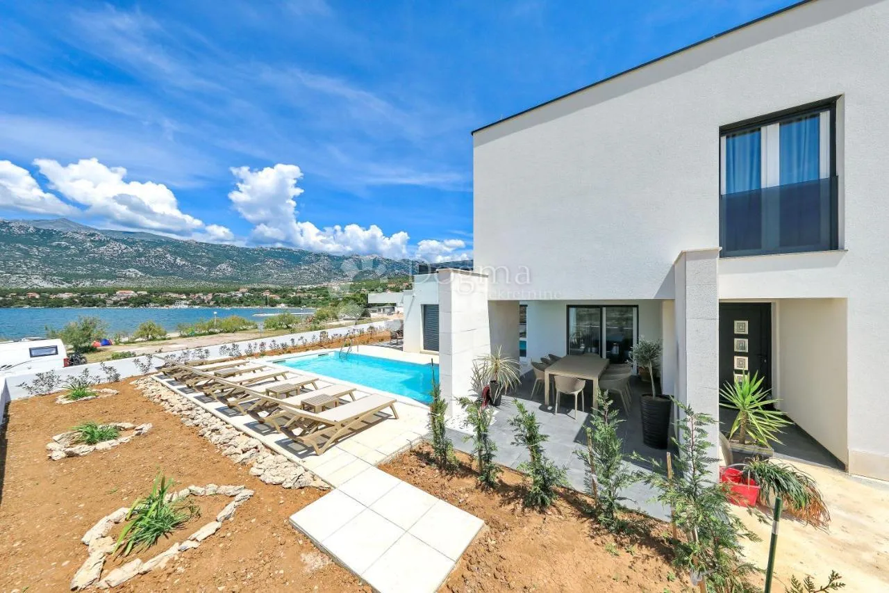 moderna vila s bazenom, prvi red uz more! - slika 19