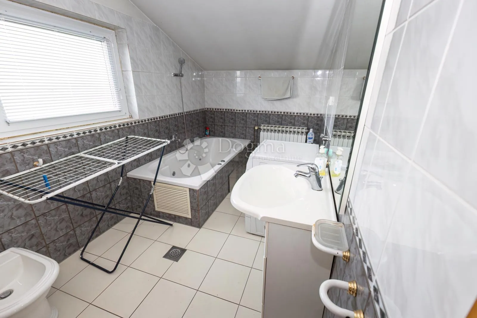 prodaje se poslovna zgrada – 1572 m² + dvorište 1236 m² - slika 3